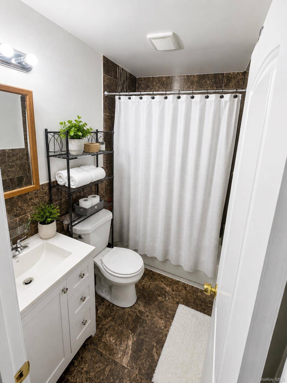 3 Bedroom Home for Sale in Bay Shore - New York - USA - 7
