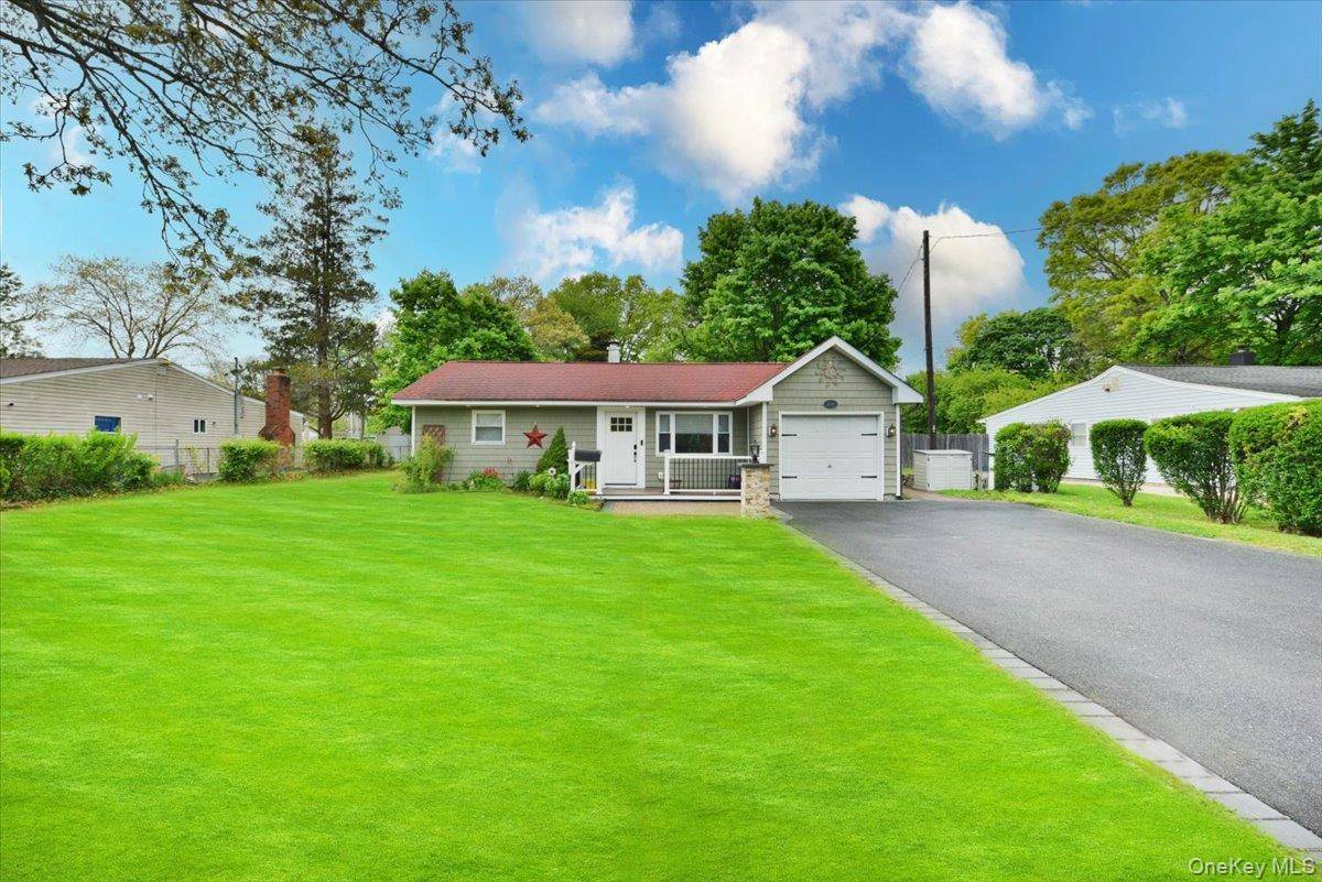 3 Bedroom Home for Sale in Bay Shore - New York - USA - 2
