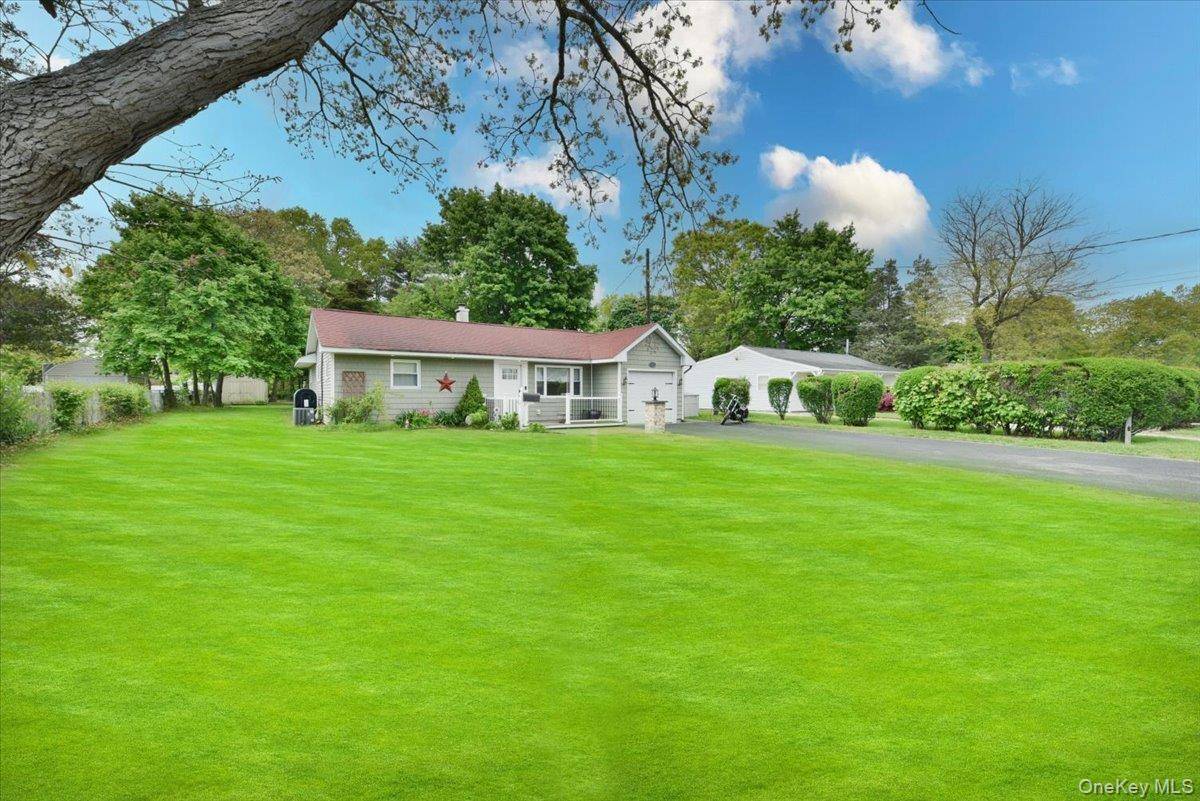 3 Bedroom Home for Sale in Bay Shore - New York - USA - 3