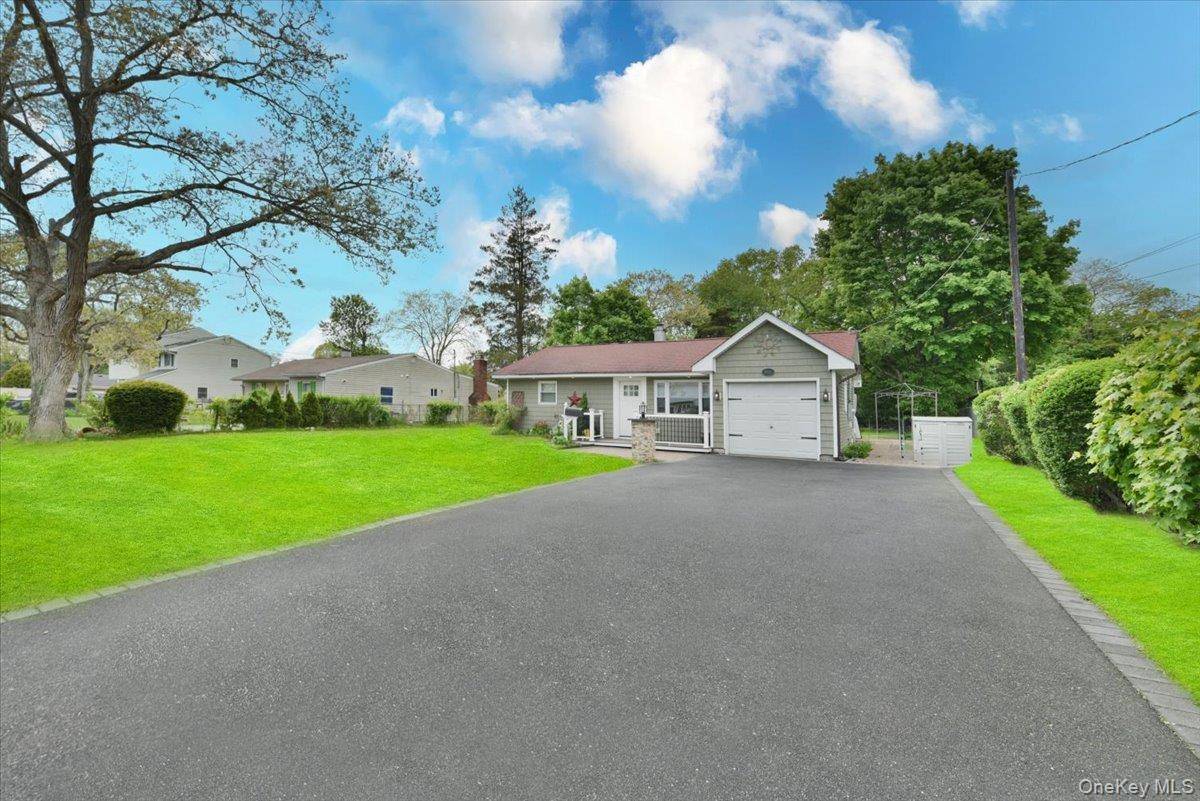 3 Bedroom Home for Sale in Bay Shore - New York - USA - 4