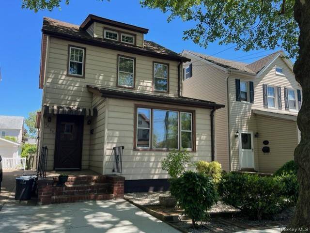 3 Bedroom Home for Sale in Bayside - New York - USA - 2