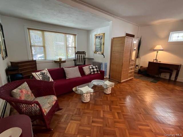 3 Bedroom Home for Sale in Bayside - New York - USA - 6