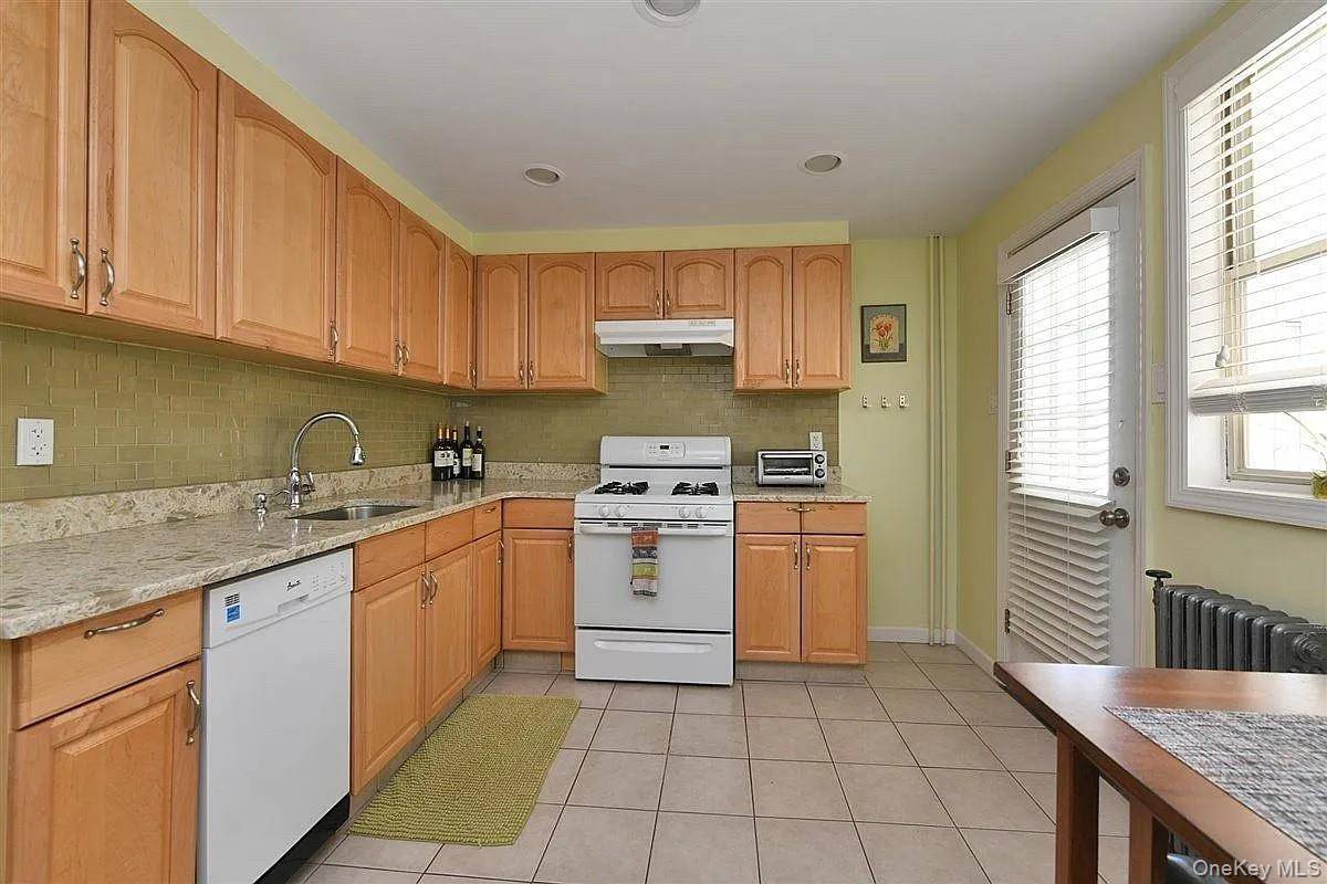 Casa de 3 Dormitorios en Venta en Bayside - Nueva York - EE. UU. - 8