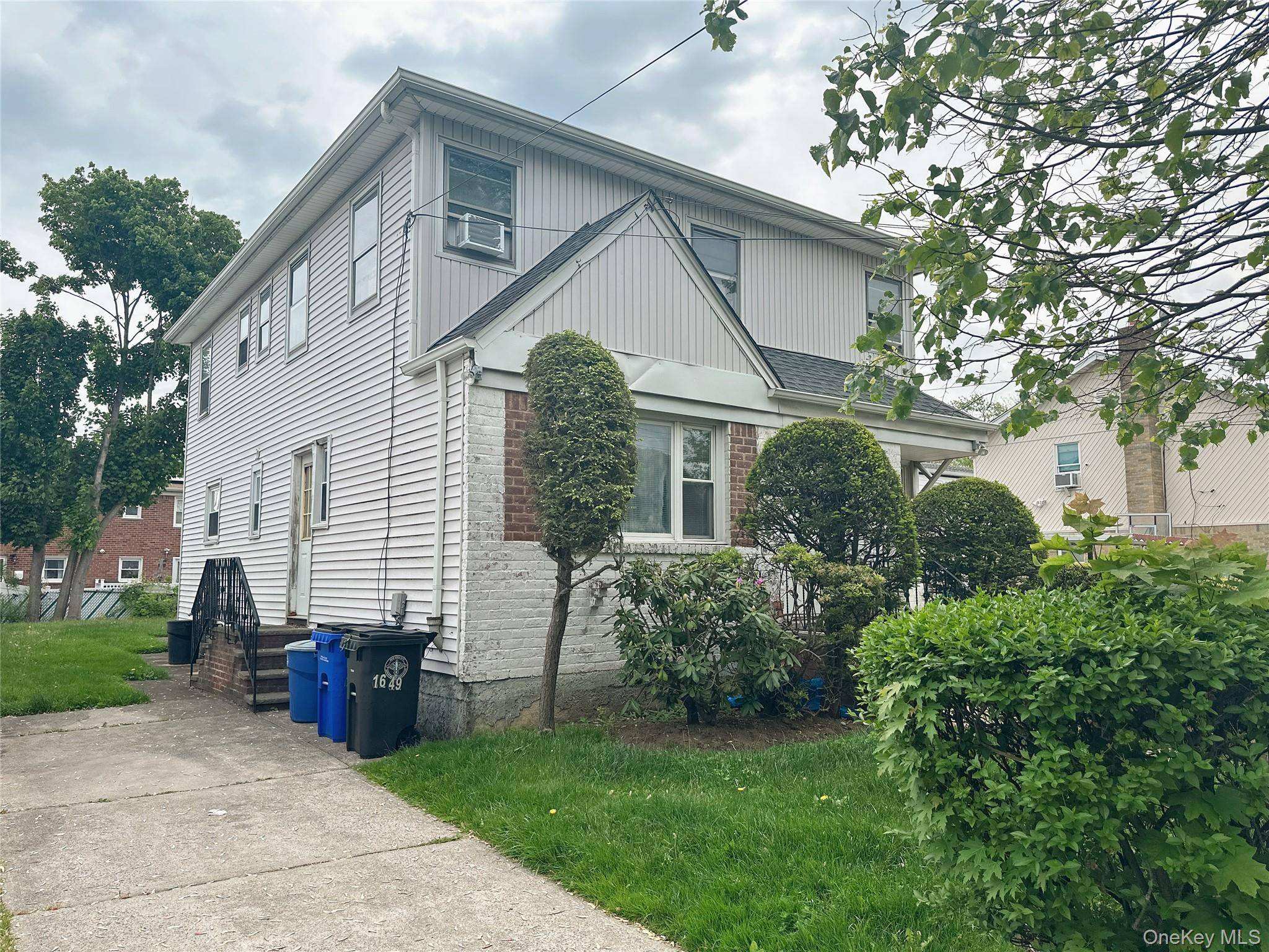 Casa de 3 Dormitorios en Venta en Bayside - Nueva York - EE. UU. - 1