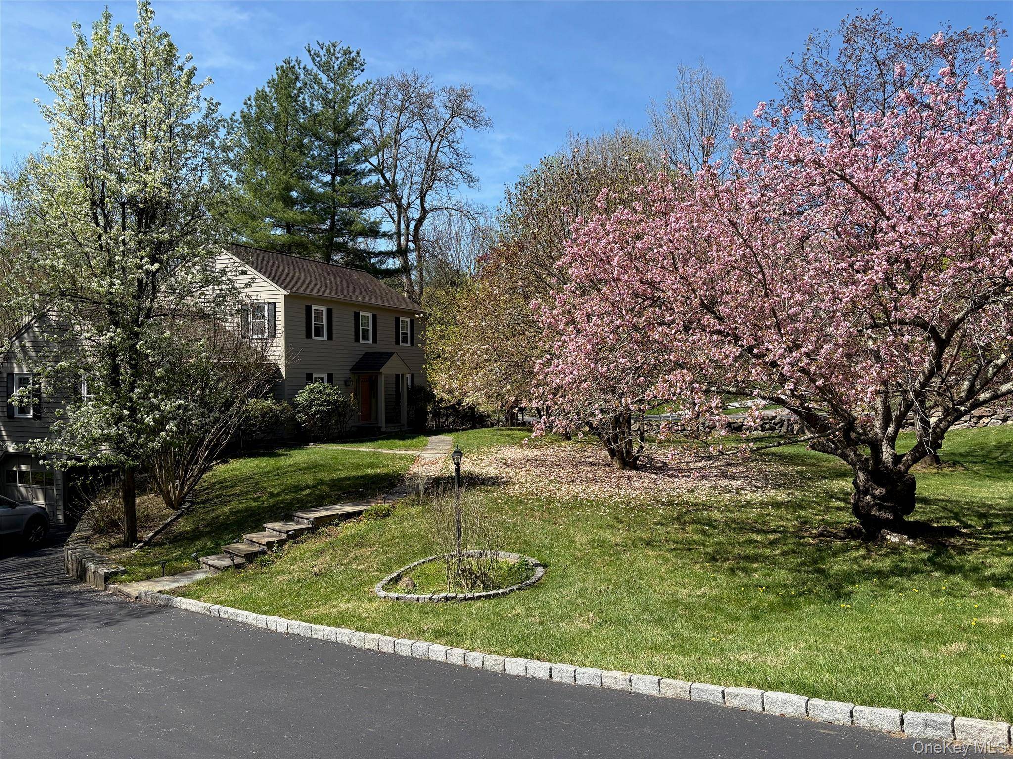 3 Bedroom Home for Sale in Bedford Corners - New York - USA - 2