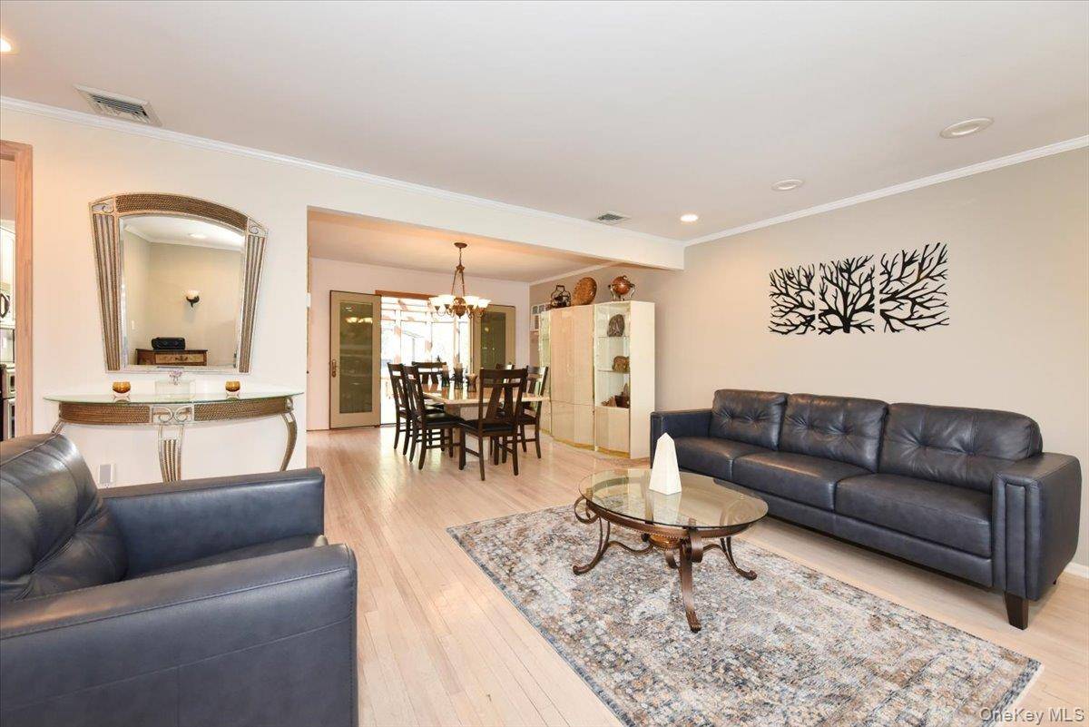 3 Bedroom Home for Sale in Bellmore - New York - USA - 2