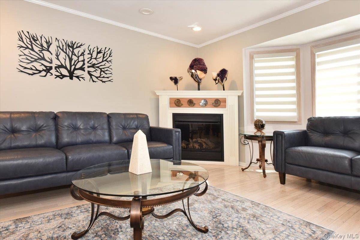 3 Bedroom Home for Sale in Bellmore - New York - USA - 5