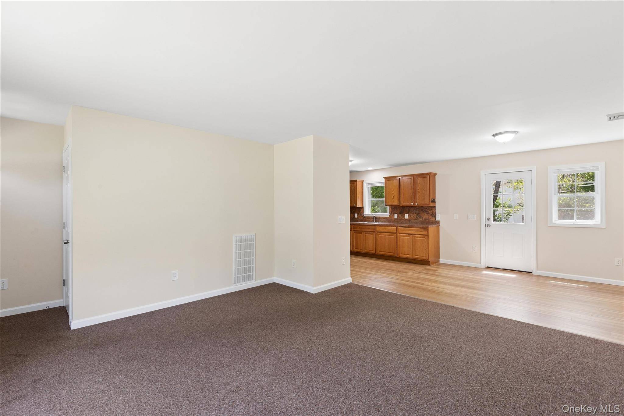 3 Bedroom Home for Sale in Bellport - New York - USA - 5
