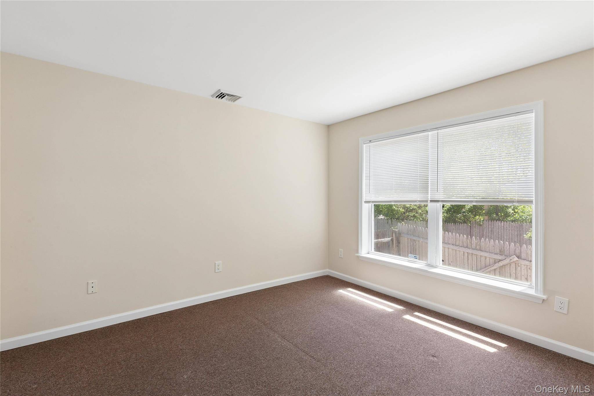 3 Bedroom Home for Sale in Bellport - New York - USA - 7