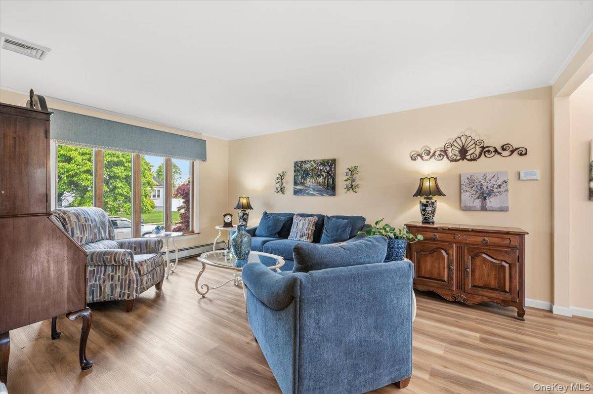 Casa com 3 Quartos à Venda em Bethpage - Nova Iorque - EUA - 4