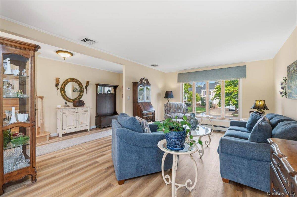 Casa com 3 Quartos à Venda em Bethpage - Nova Iorque - EUA - 5