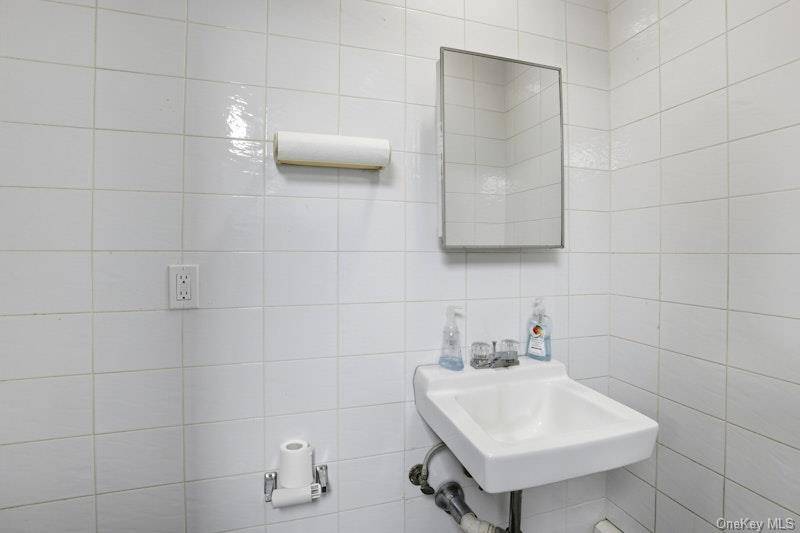 Casa de 3 Dormitorios en Venta en Bethpage - Nueva York - EE. UU. - 7
