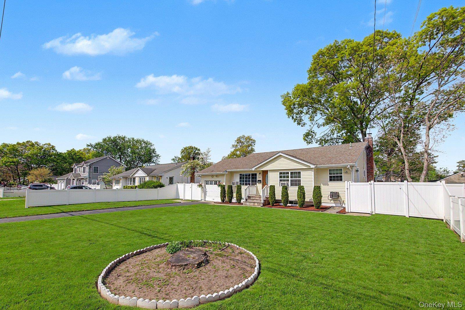 Casa de 3 Dormitorios en Venta en Brentwood - Nueva York - EE. UU. - 3