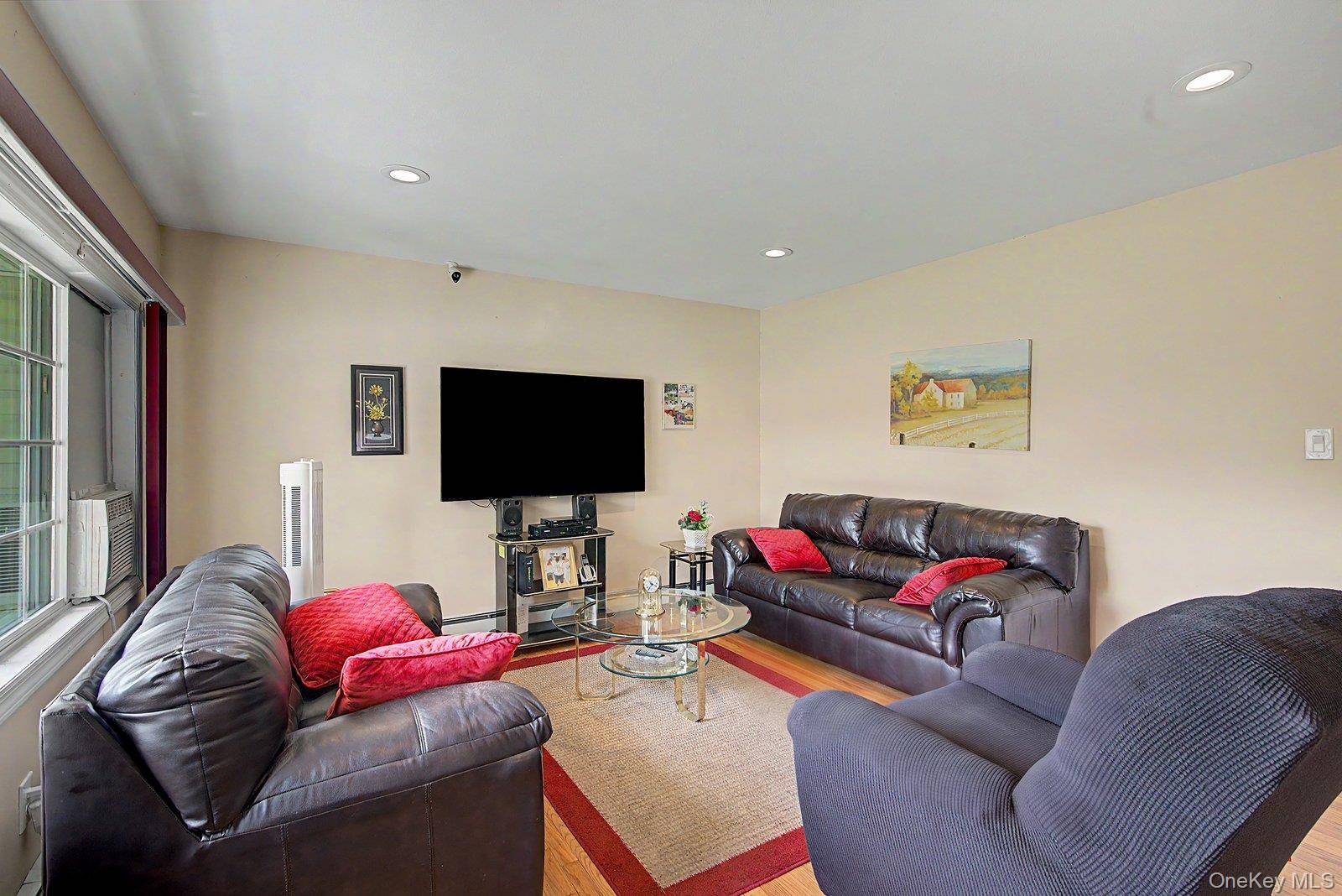 Casa de 3 Dormitorios en Venta en Brentwood - Nueva York - EE. UU. - 4