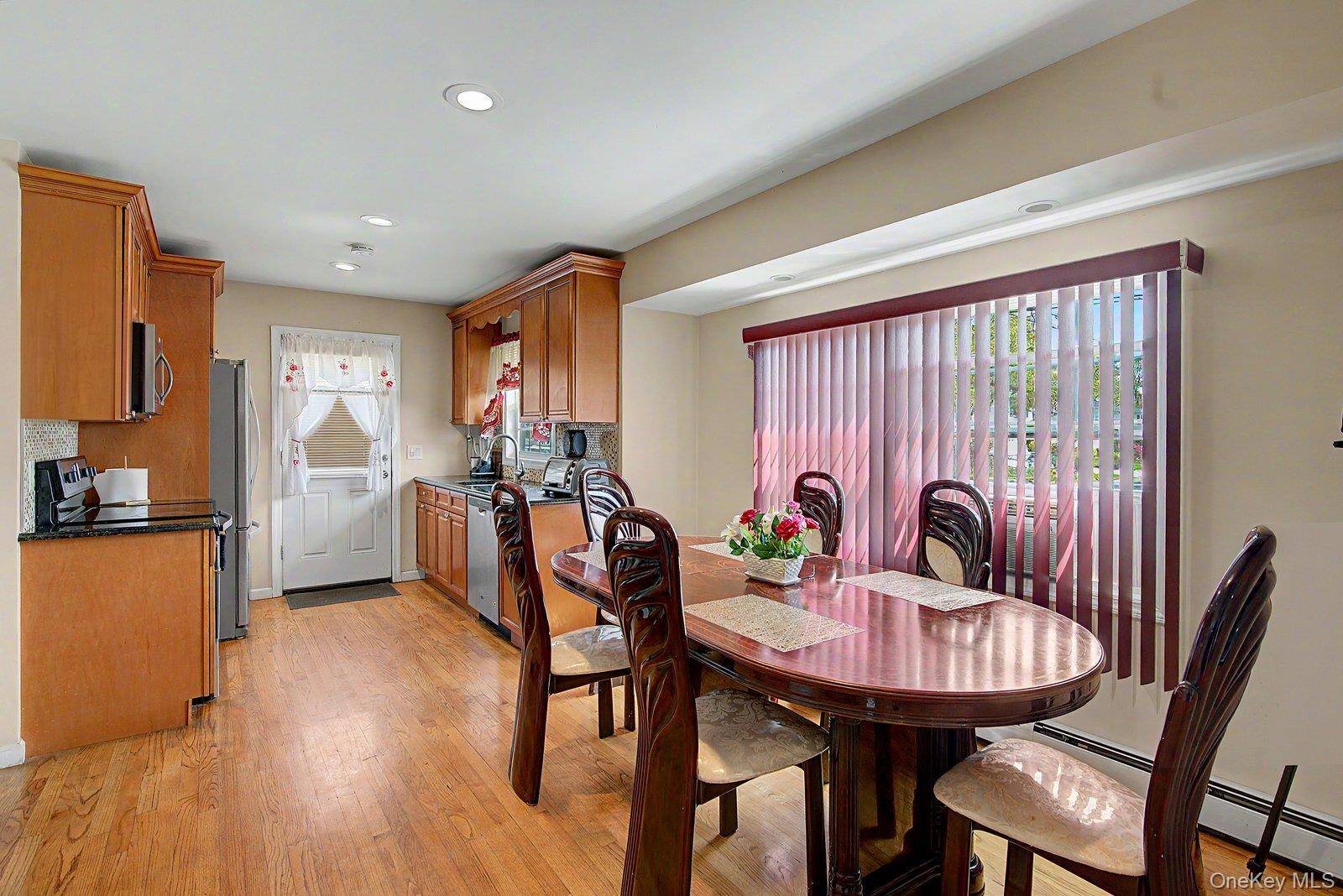 Casa de 3 Dormitorios en Venta en Brentwood - Nueva York - EE. UU. - 5