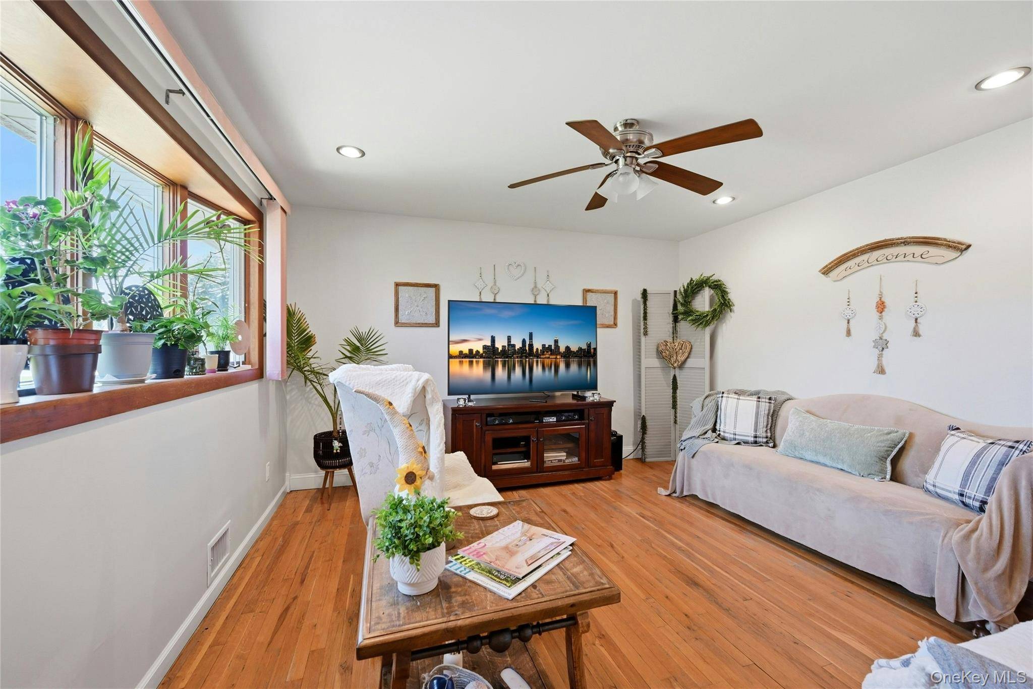 3 Bedroom Home for Sale in Brentwood - New York - USA - 3