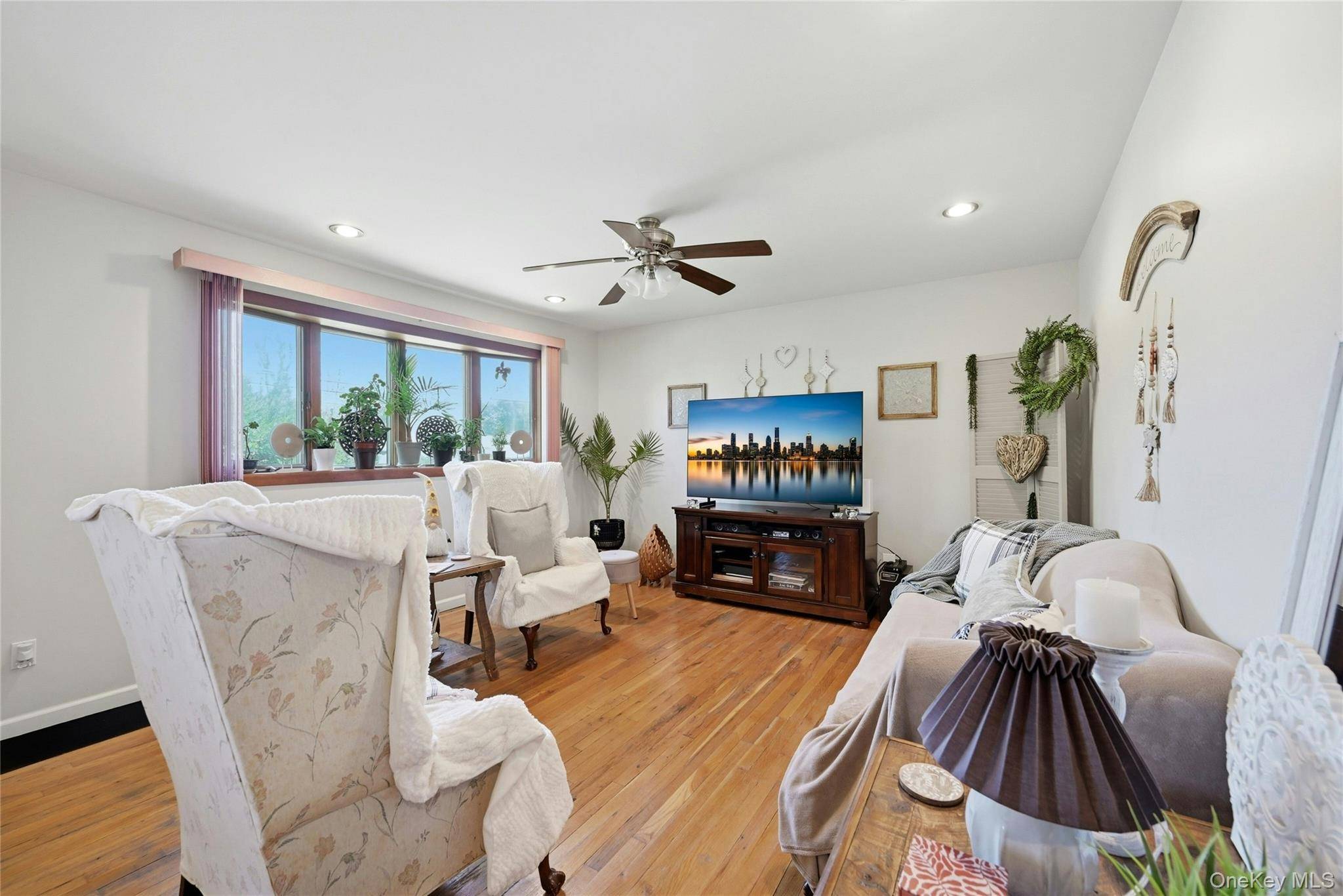 3 Bedroom Home for Sale in Brentwood - New York - USA - 5