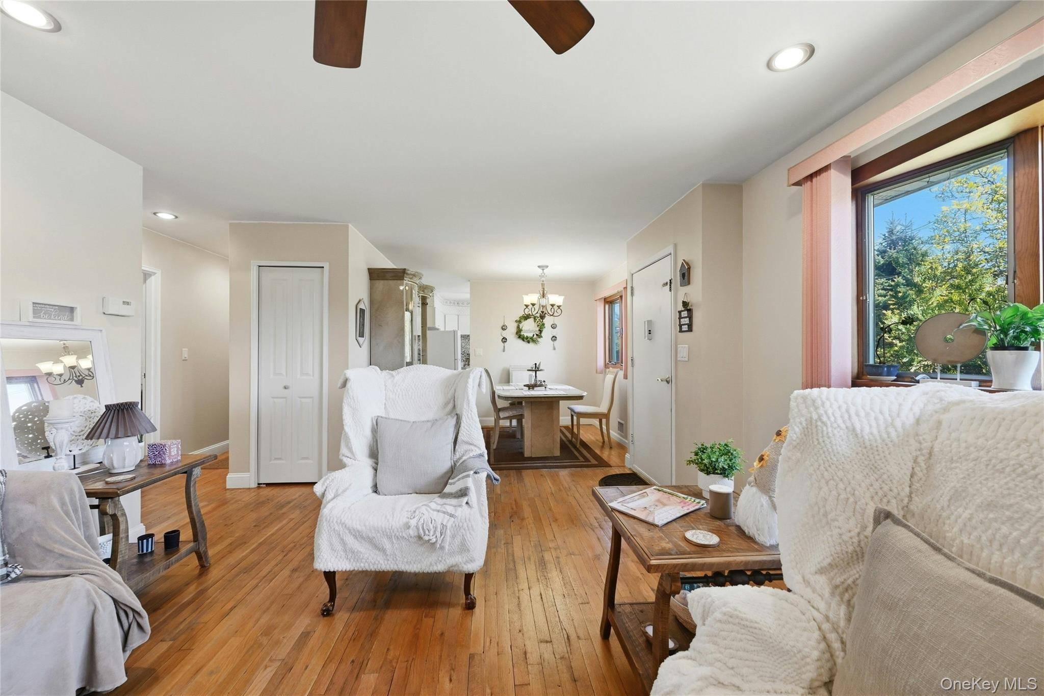 3 Bedroom Home for Sale in Brentwood - New York - USA - 6