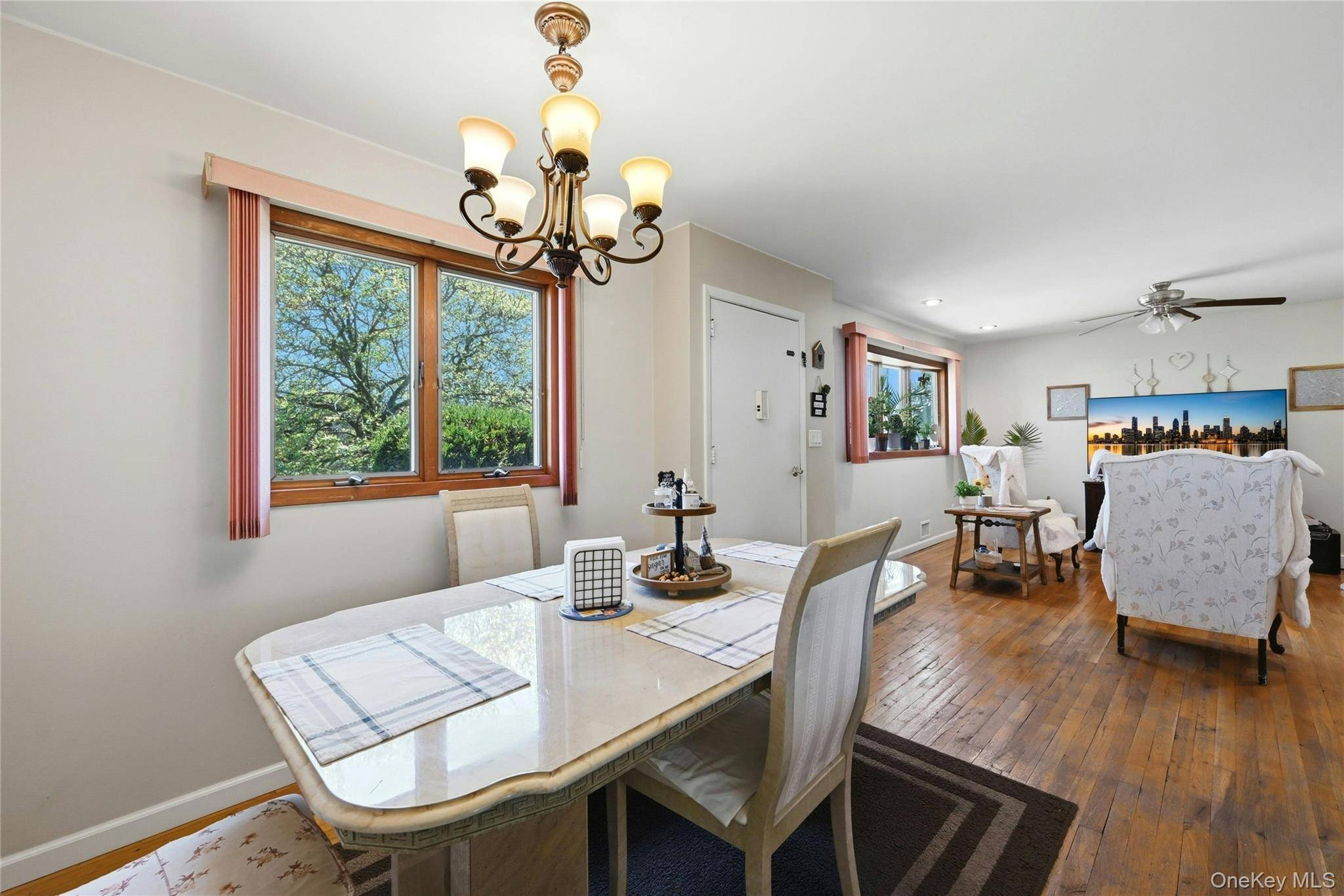 3 Bedroom Home for Sale in Brentwood - New York - USA - 8