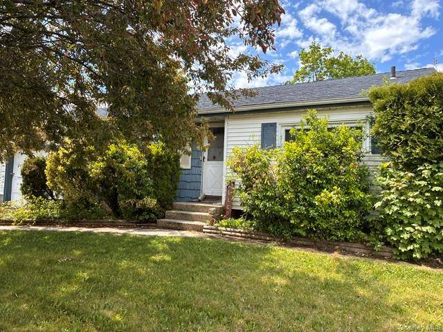 3 Bedroom Home for Sale in Brentwood - New York - USA - 1