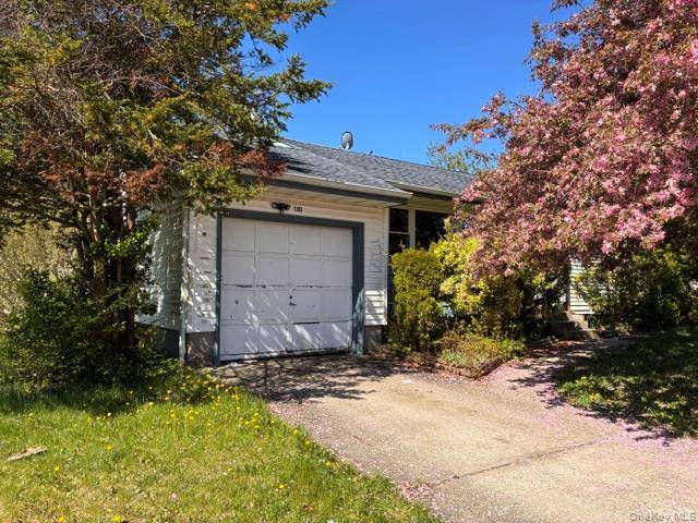 3 Bedroom Home for Sale in Brentwood - New York - USA - 2