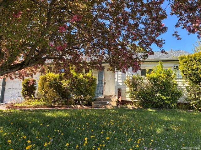 3 Bedroom Home for Sale in Brentwood - New York - USA - 3