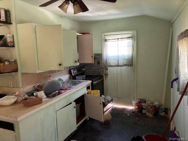 3 Bedroom Home for Sale in Brentwood - New York - USA - 8