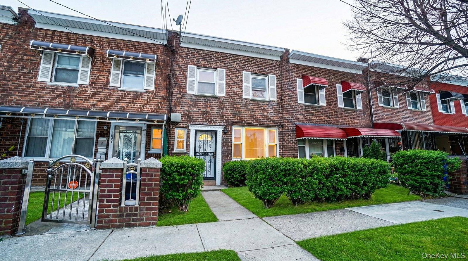 Casa de 3 Dormitorios en Venta en Bronx - Nueva York - EE. UU. - 1