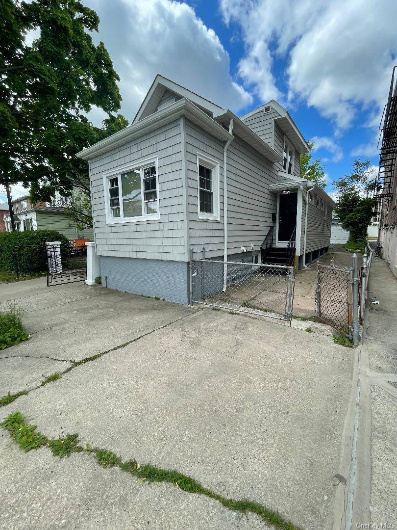 Casa de 3 Dormitorios en Venta en Bronx - Nueva York - EE. UU. - 1