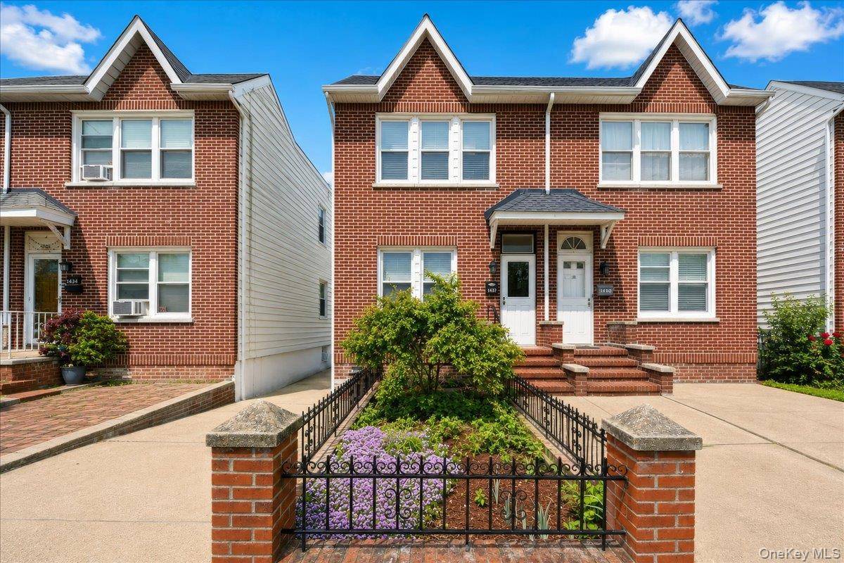 Casa de 3 Dormitorios en Venta en Bronx - Nueva York - EE. UU. - 1