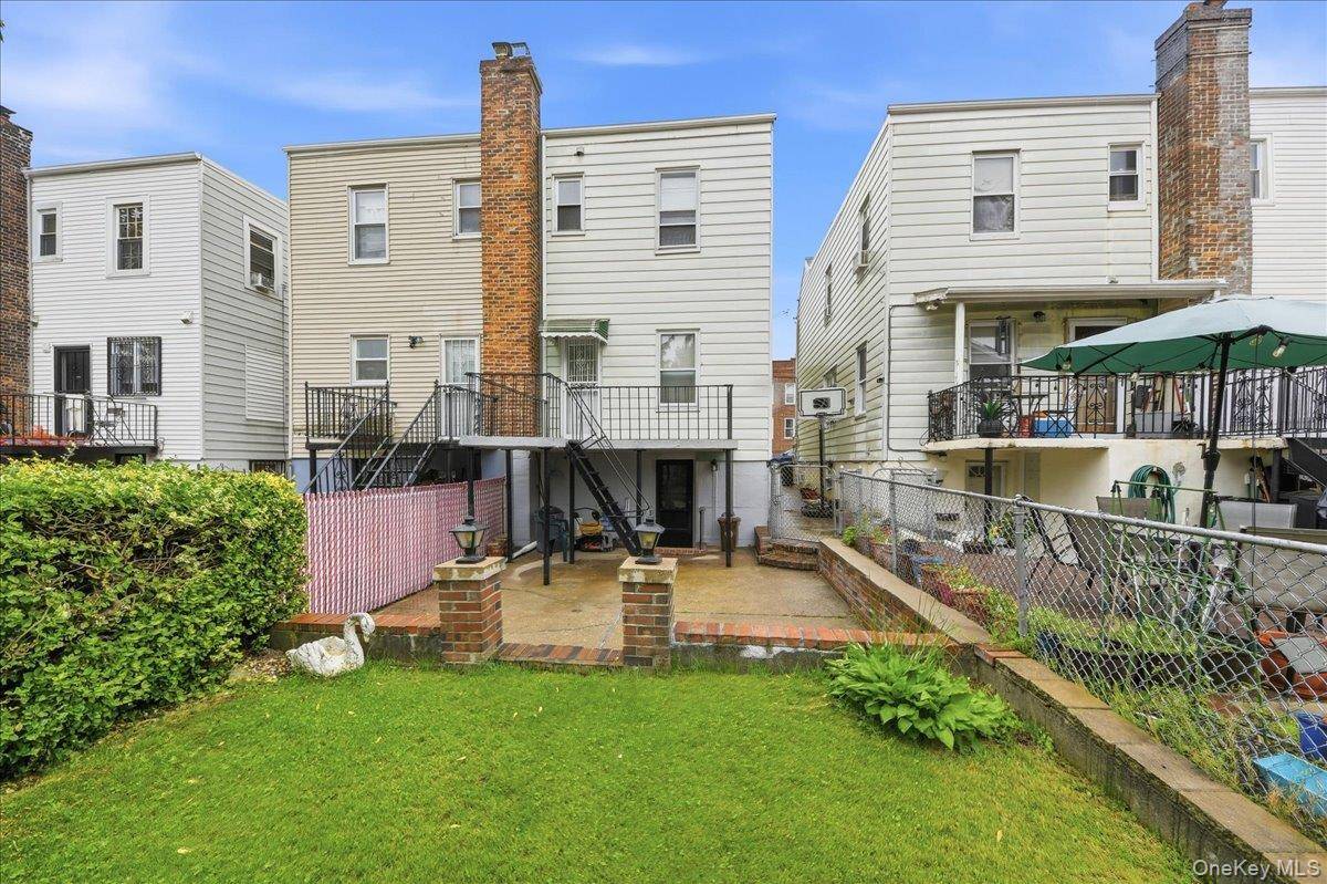 Casa de 3 Dormitorios en Venta en Bronx - Nueva York - EE. UU. - 2