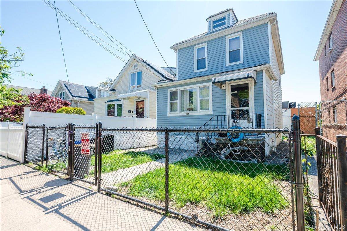 Casa de 3 Dormitorios en Venta en Bronx - Nueva York - EE. UU. - 1