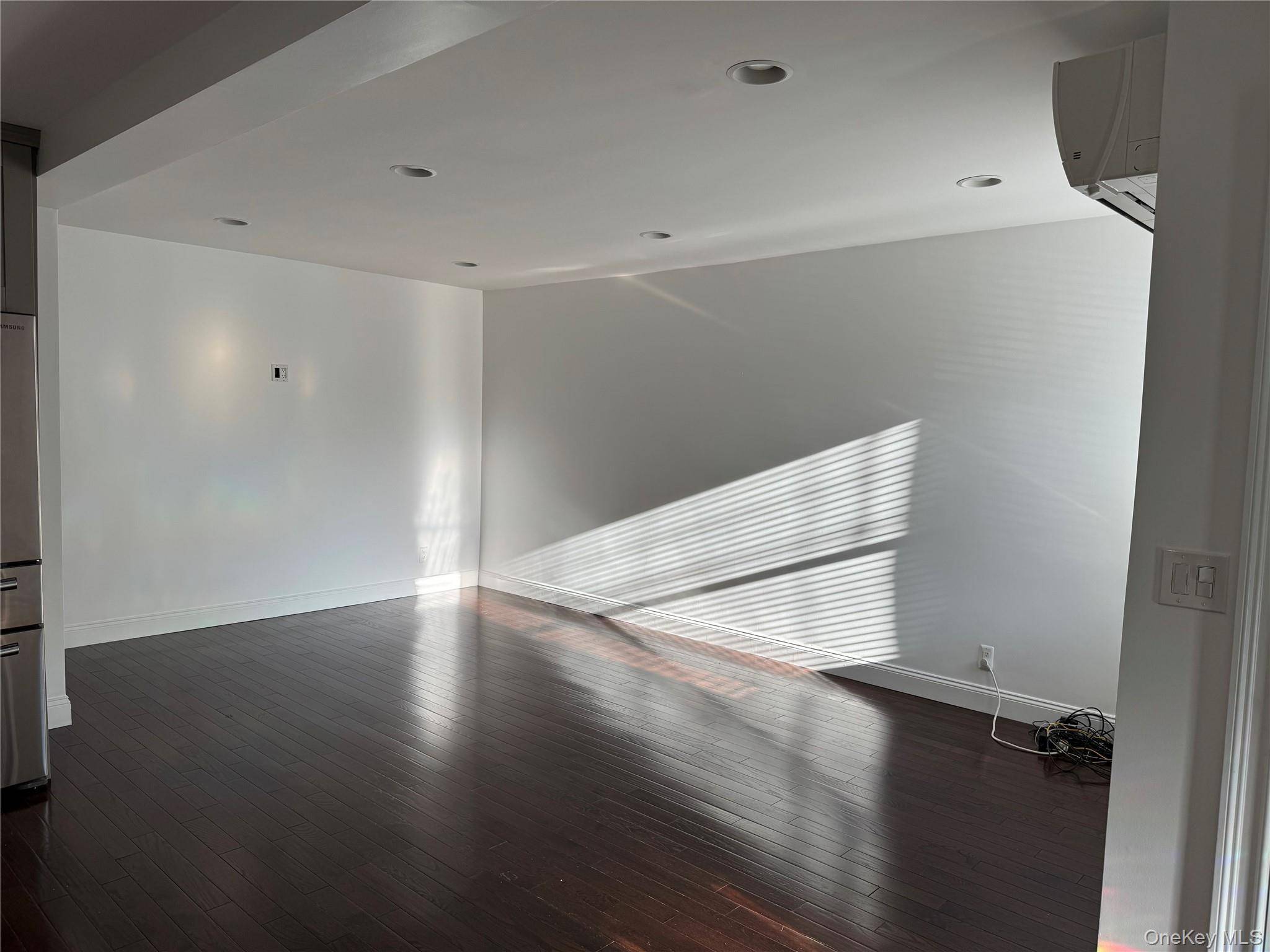 3 Bedroom Home for Sale in Bronx - New York - USA - 5