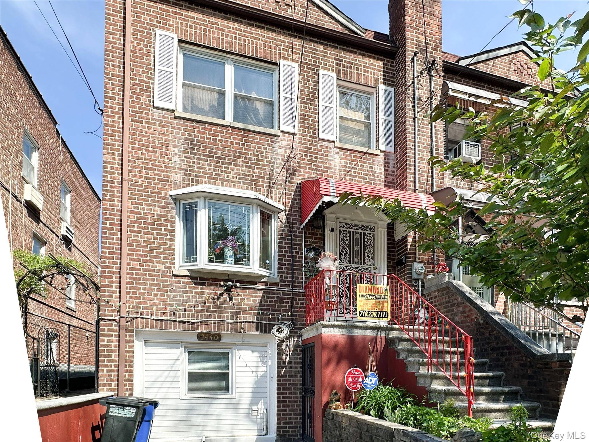 Casa com 3 Quartos à Venda em Bronx - Nova Iorque - EUA - 2