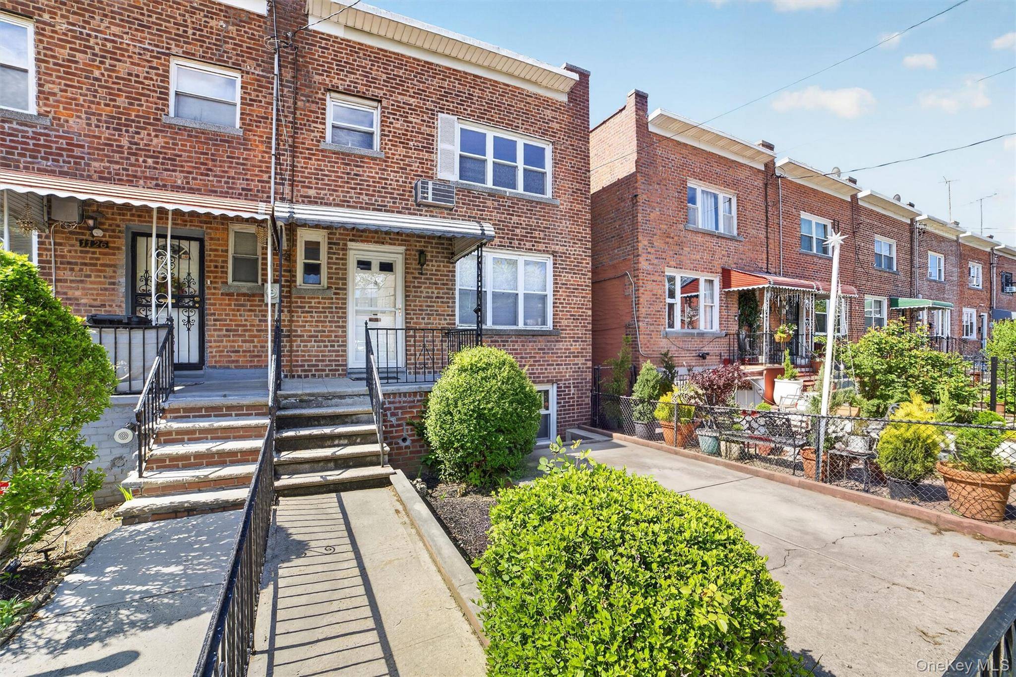 Casa de 3 Dormitorios en Venta en Bronx - Nueva York - EE. UU. - 2