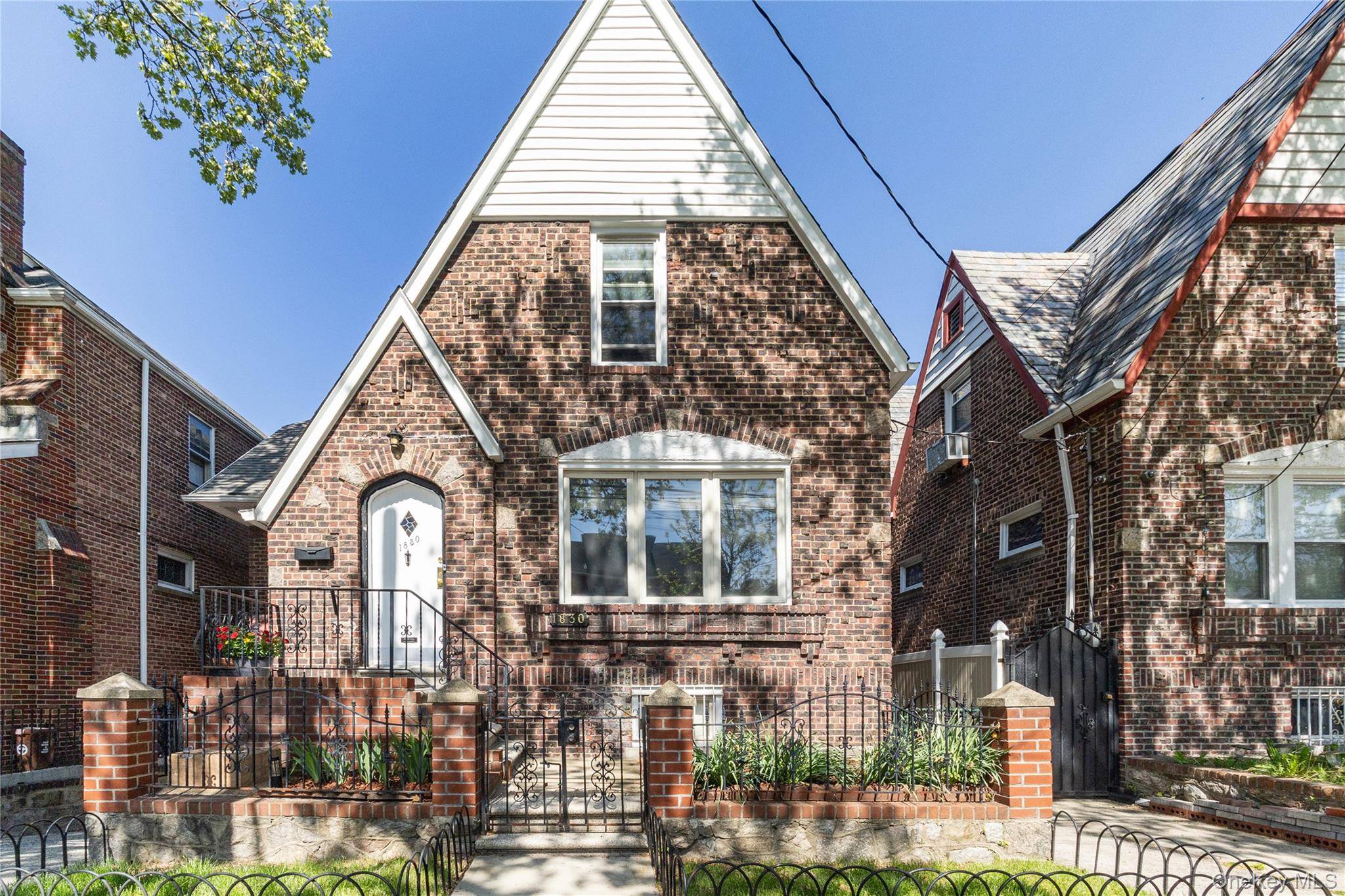 3 Bedroom Home for Sale in Bronx - New York - USA - 2
