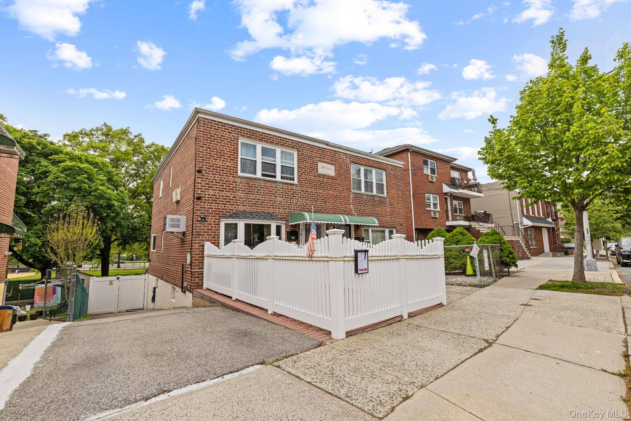 3 Bedroom Home for Sale in Bronx - New York - USA - 1