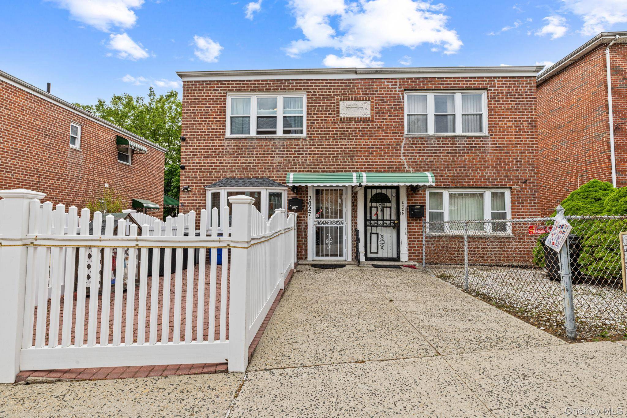 3 Bedroom Home for Sale in Bronx - New York - USA - 2