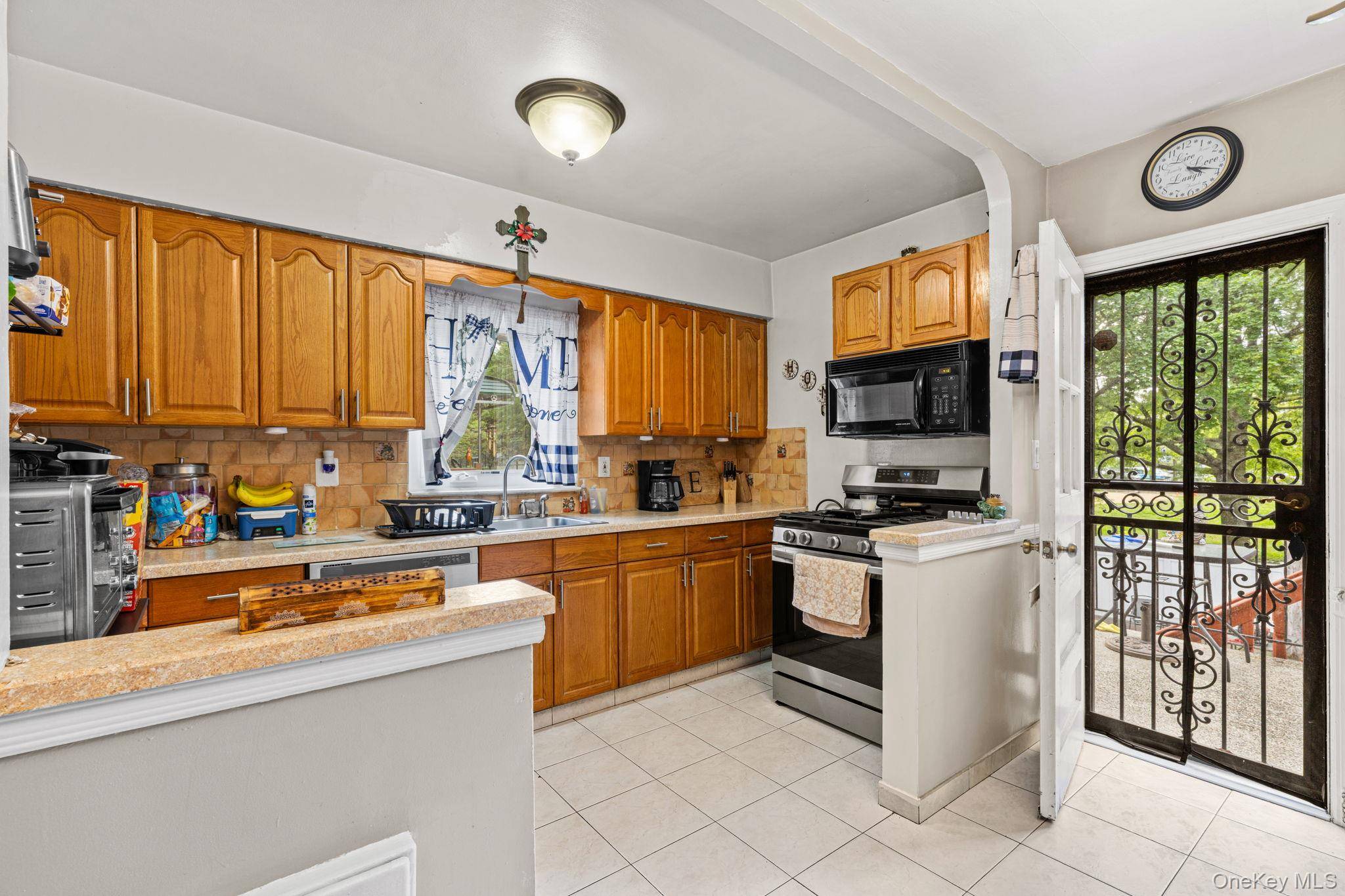 3 Bedroom Home for Sale in Bronx - New York - USA - 6