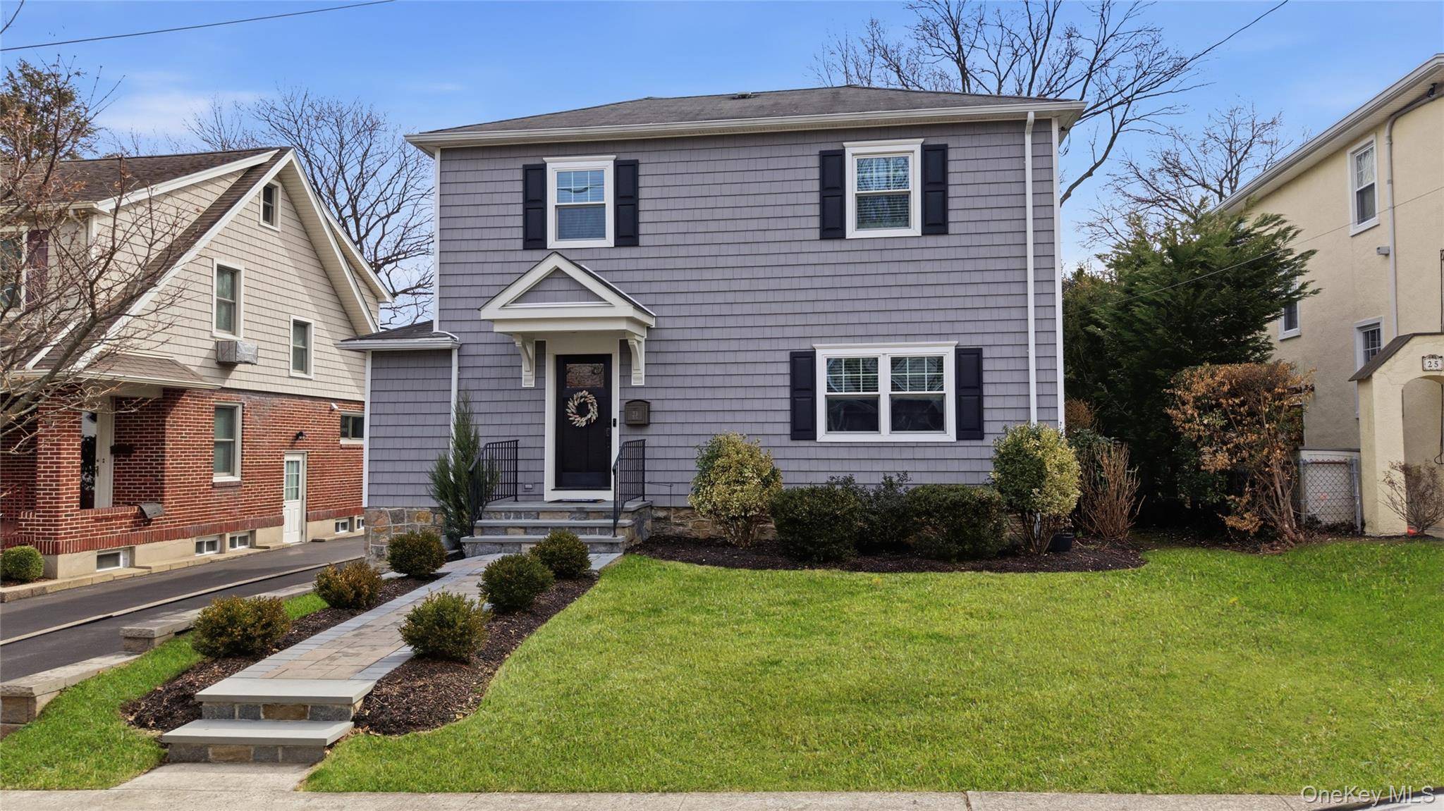 Casa de 3 Dormitorios en Venta en Bronxville - Nueva York - EE. UU. - 1