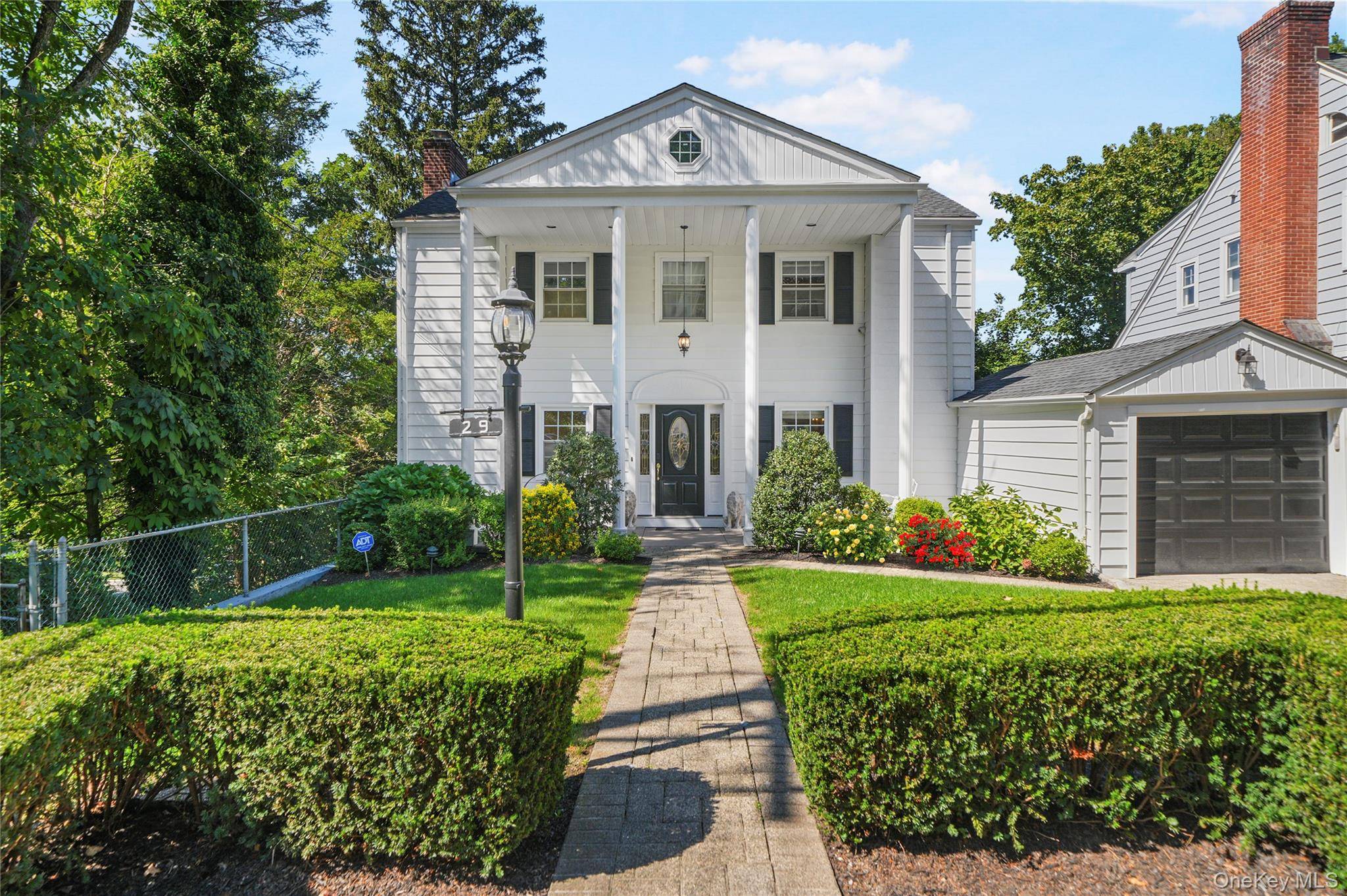 Casa de 3 Dormitorios en Venta en Bronxville - Nueva York - EE. UU. - 1