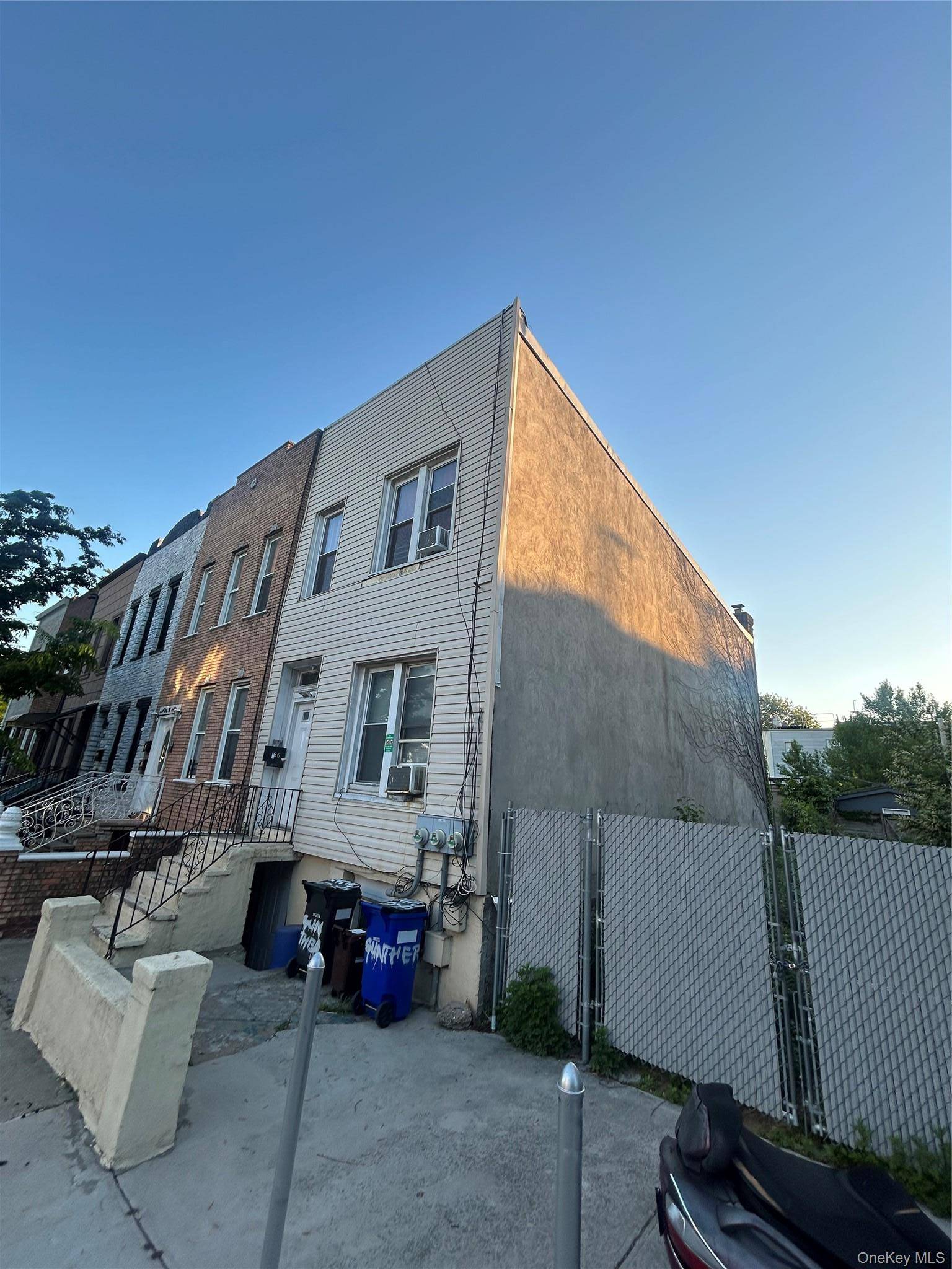 Casa com 3 Quartos à Venda em Brooklyn - Nova Iorque - EUA - 1