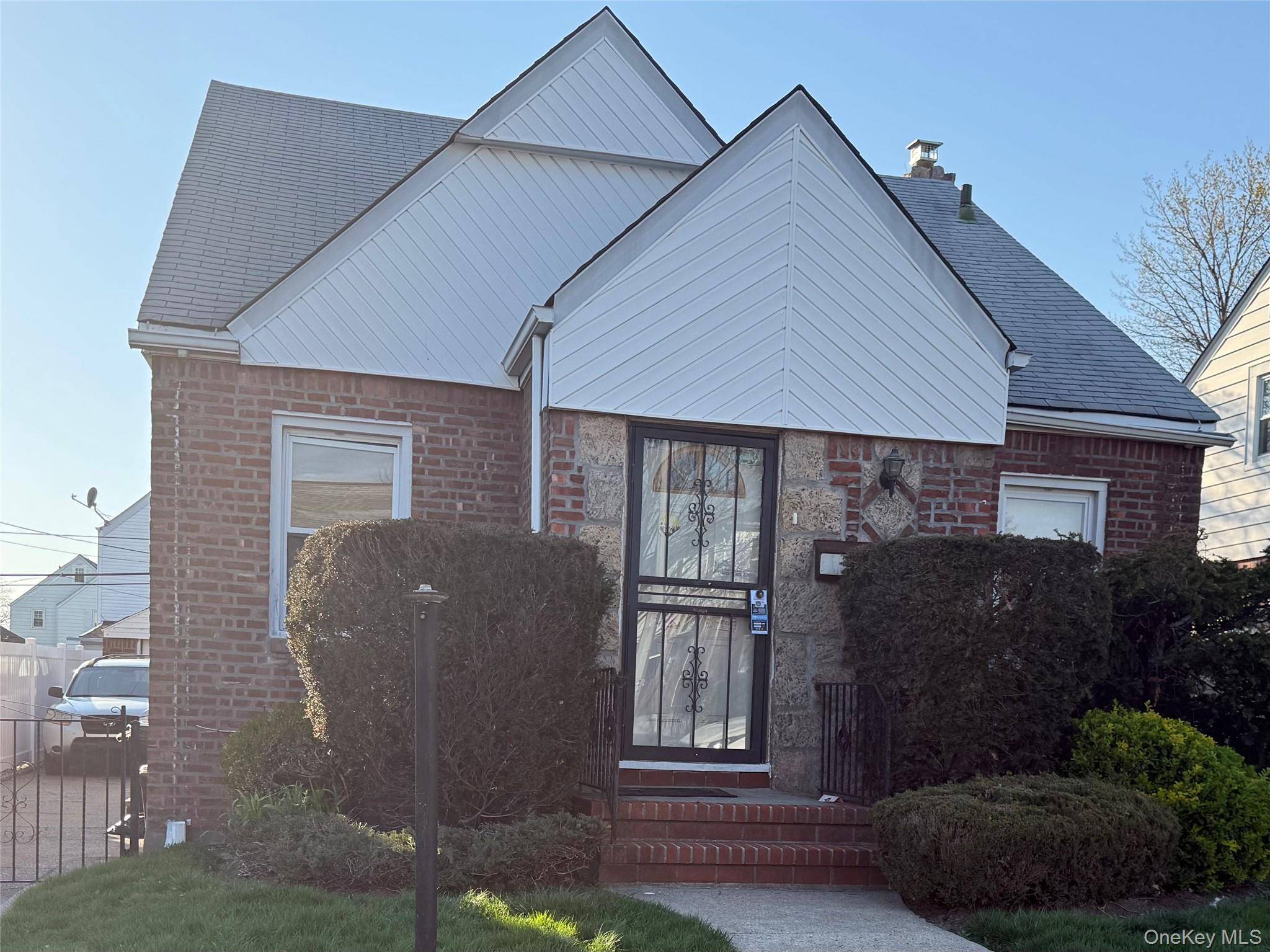 3 Bedroom Home for Sale in Cambria Heights - New York - USA - 2