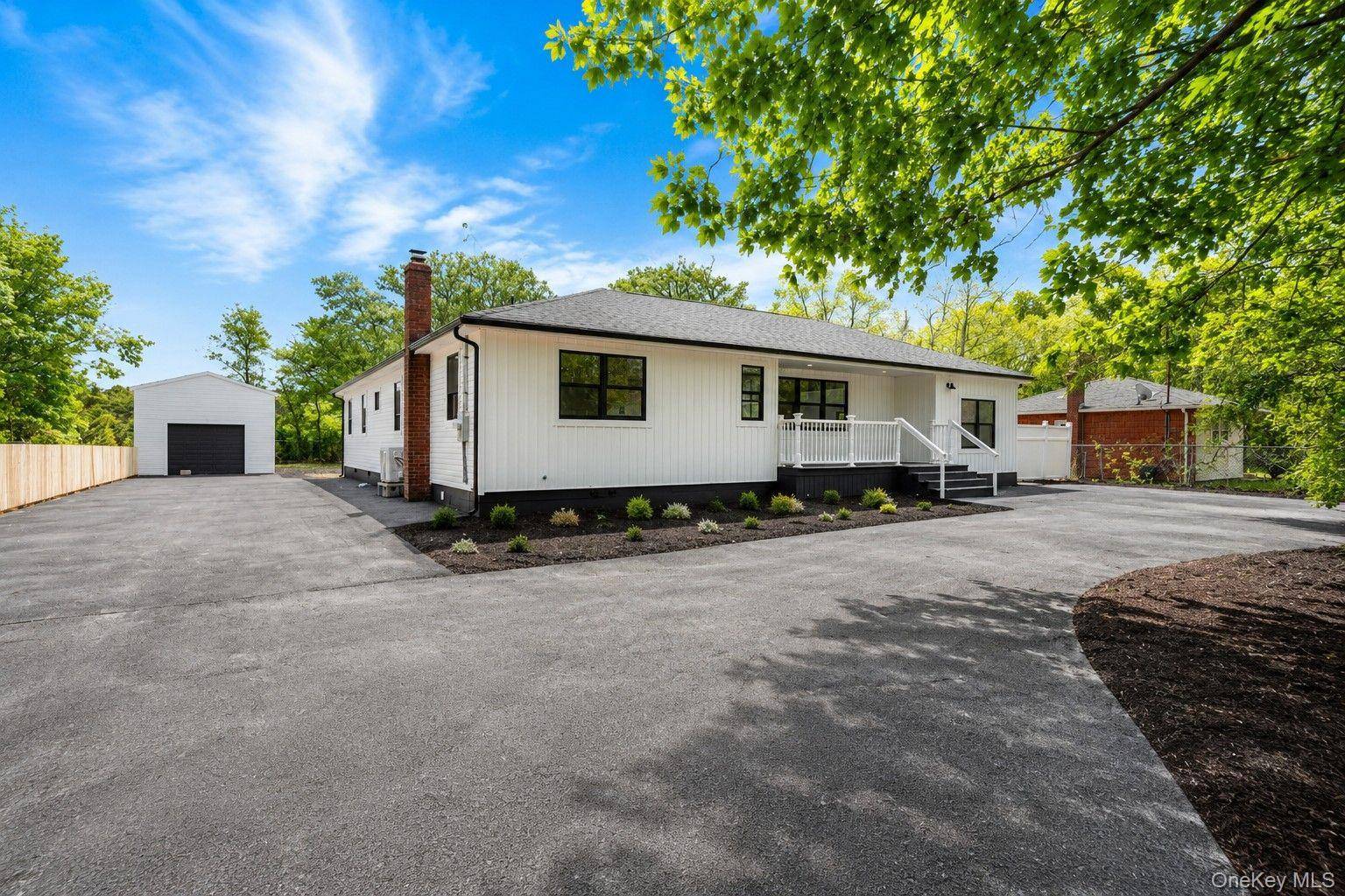 Casa com 3 Quartos à Venda em Center Moriches - Nova Iorque - EUA - 2