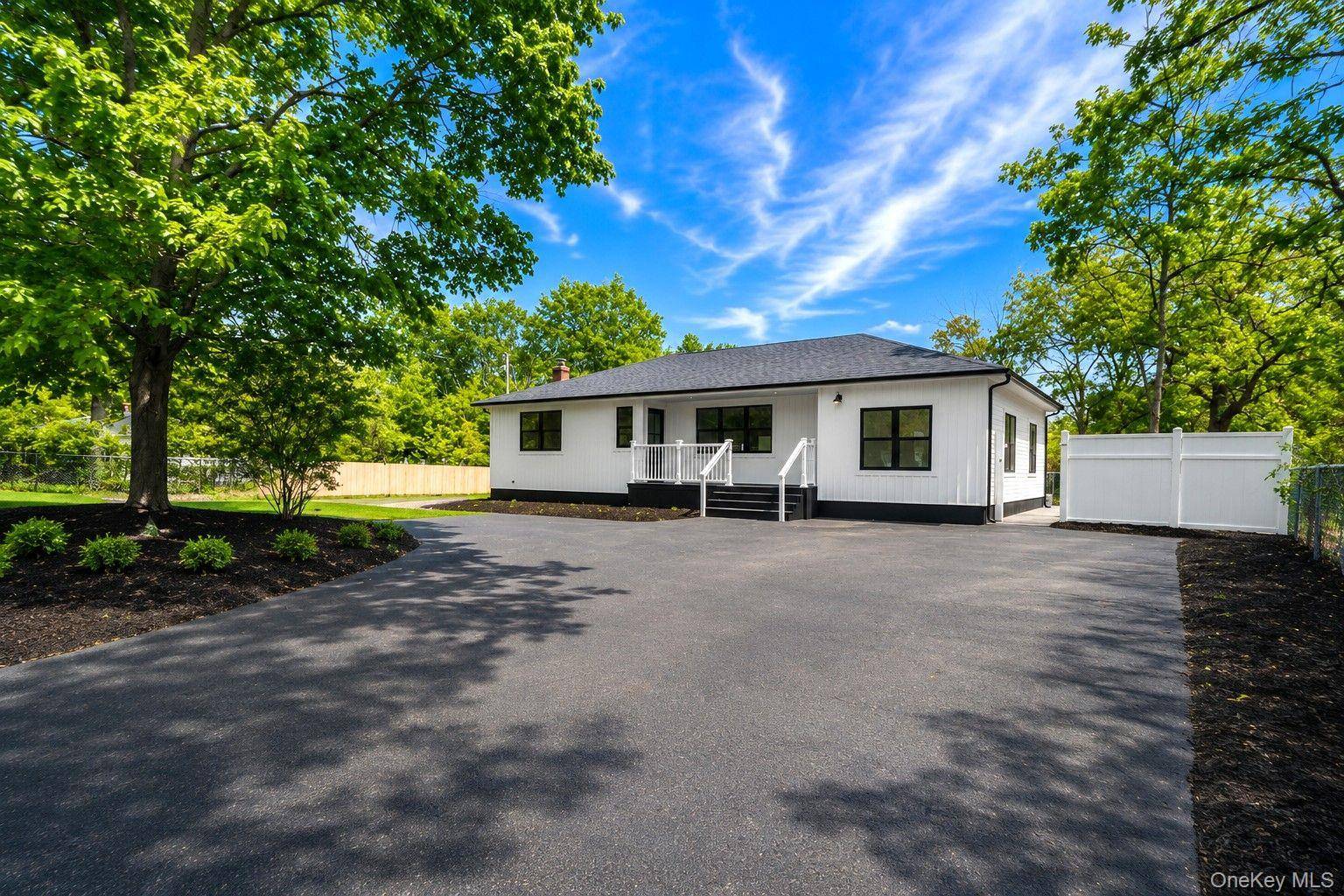 Casa com 3 Quartos à Venda em Center Moriches - Nova Iorque - EUA - 4