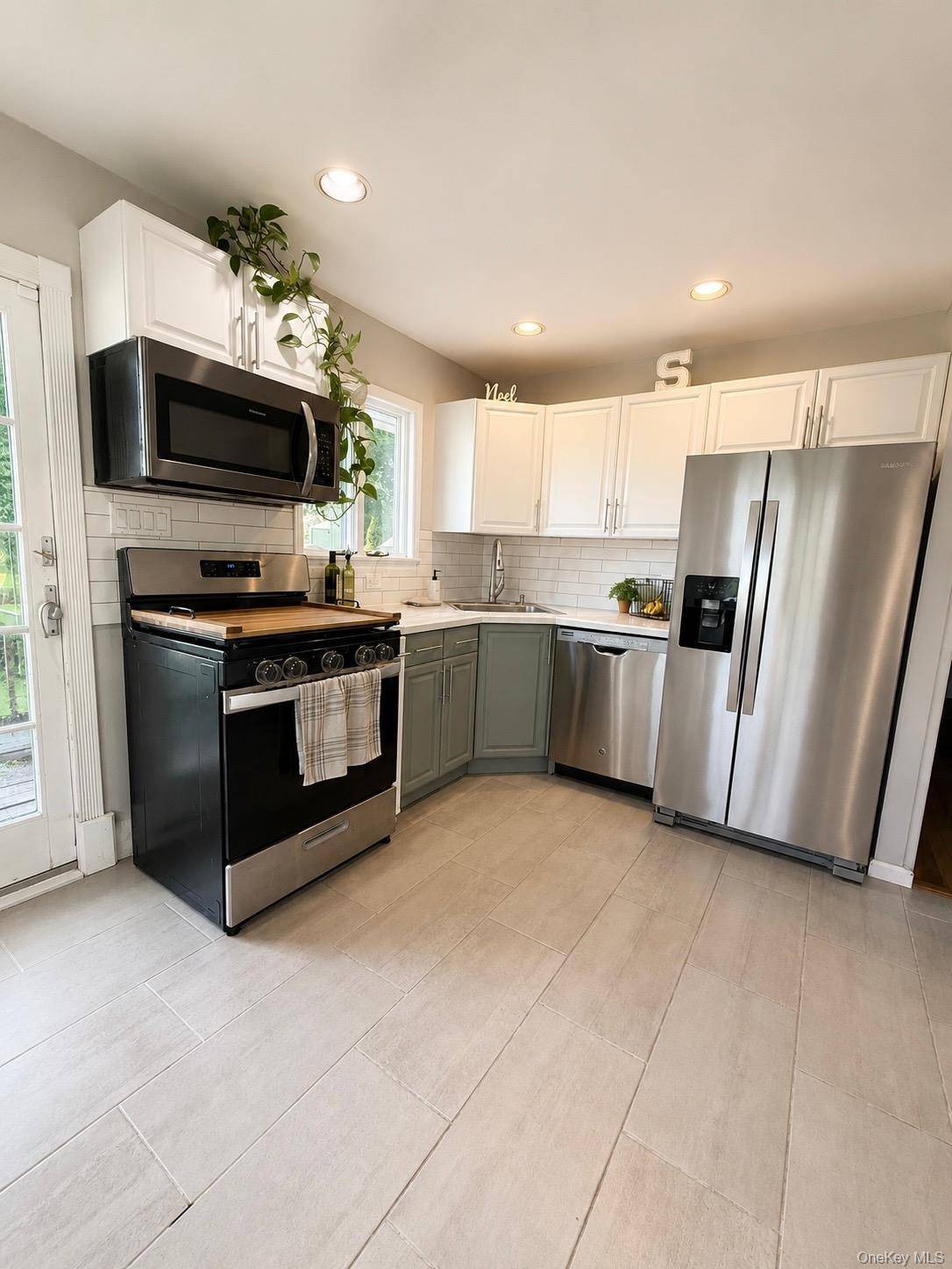 3 Bedroom Home for Sale in Centereach - New York - USA - 8