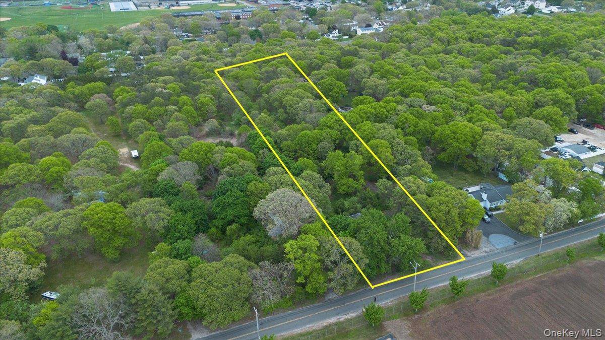 Casa de 3 Dormitorios en Venta en Centereach - Nueva York - EE. UU. - 1