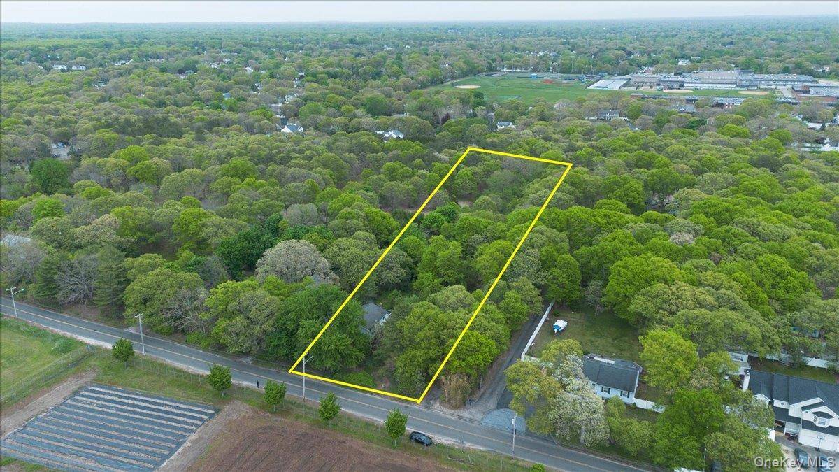 Casa de 3 Dormitorios en Venta en Centereach - Nueva York - EE. UU. - 2