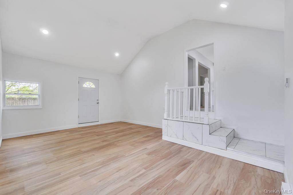 Casa com 3 Quartos à Venda em Centereach - Nova Iorque - EUA - 6