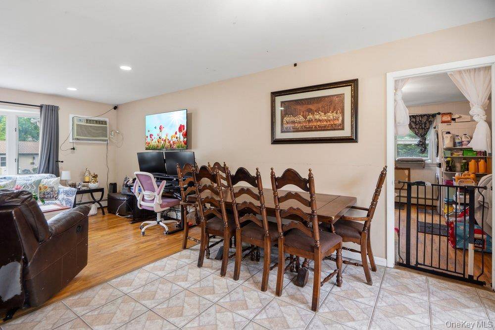 Casa com 3 Quartos à Venda em Central Islip - Nova Iorque - EUA - 6